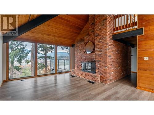 851 3 Avenue Ne, Salmon Arm, BC - Indoor With Fireplace