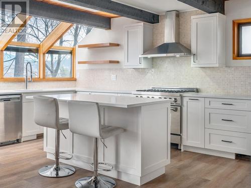 851 3 Avenue Ne, Salmon Arm, BC - Indoor Photo Showing Kitchen With Upgraded Kitchen