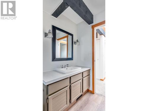 851 3 Avenue Ne, Salmon Arm, BC - Indoor Photo Showing Bathroom