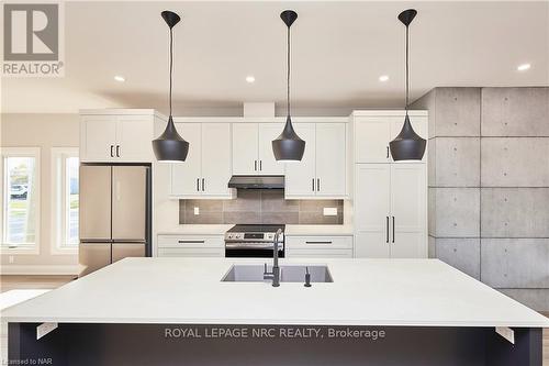 5 Kensington Street, Welland, ON - Indoor Photo Showing Kitchen With Upgraded Kitchen