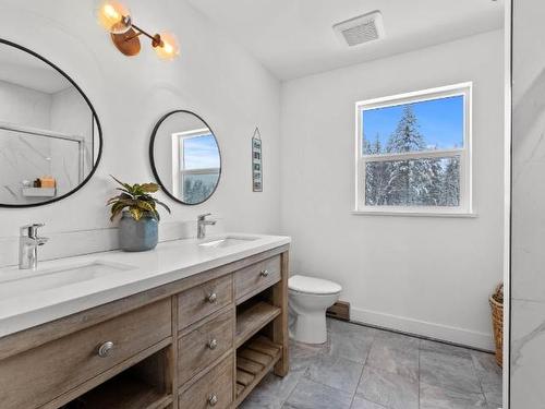5048 Heffley Louis Cr Rd, Kamloops, BC - Indoor Photo Showing Bathroom