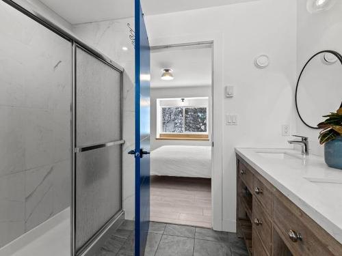 5048 Heffley Louis Cr Rd, Kamloops, BC - Indoor Photo Showing Bathroom