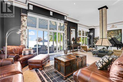 2584 Woods Street, Rockland, ON - Indoor Photo Showing Living Room