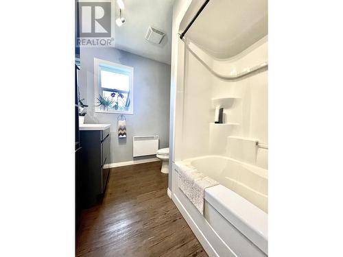 4935 Agar Avenue, Terrace, BC - Indoor Photo Showing Bathroom