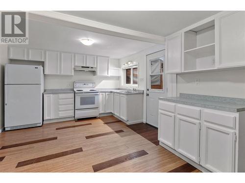 424 Nelson Avenue, Penticton, BC - Indoor Photo Showing Kitchen