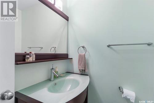 5 Westby Place, Watrous, SK - Indoor Photo Showing Bathroom