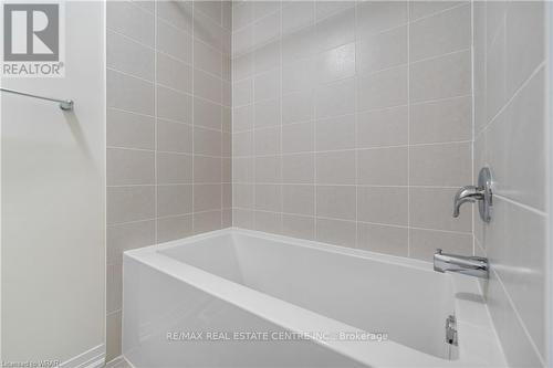125 Blacklock St, Cambridge, ON - Indoor Photo Showing Bathroom