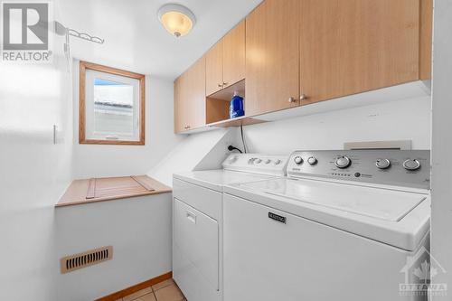 1925 Queensdale Avenue, Ottawa, ON - Indoor Photo Showing Laundry Room