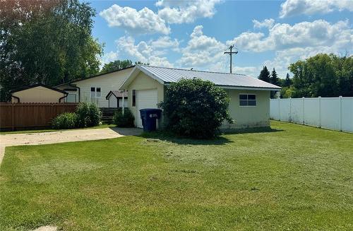 175 10Th Avenue N, Virden, MB - Outdoor