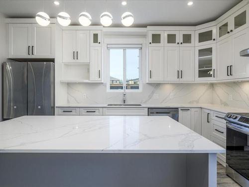 225 Dunbar Way, Parksville, BC - Indoor Photo Showing Kitchen With Upgraded Kitchen
