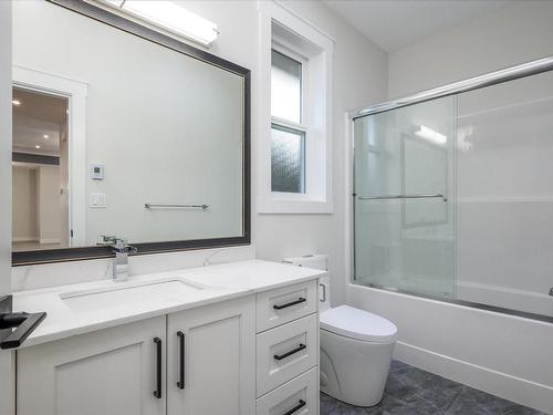 225 Dunbar Way, Parksville, BC - Indoor Photo Showing Bathroom