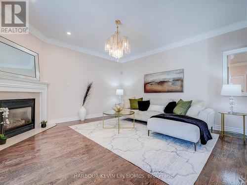 45 Henricks Cres, Richmond Hill, ON - Indoor With Fireplace