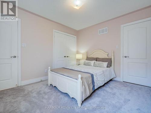 45 Henricks Cres, Richmond Hill, ON - Indoor Photo Showing Bedroom