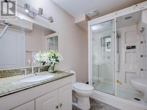 45 Henricks Cres, Richmond Hill, ON - Indoor Photo Showing Bathroom
