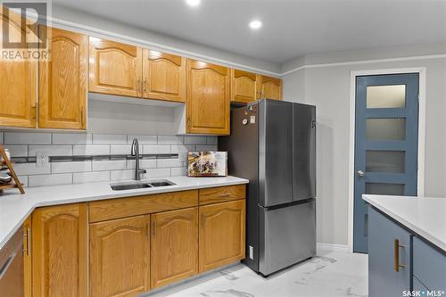 209 301 Cree Crescent, Saskatoon, SK - Indoor Photo Showing Kitchen With Double Sink