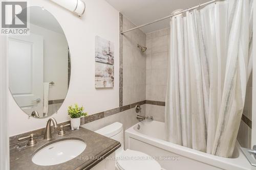 Ph10 - 1055 Southdown Road W, Mississauga, ON - Indoor Photo Showing Bathroom