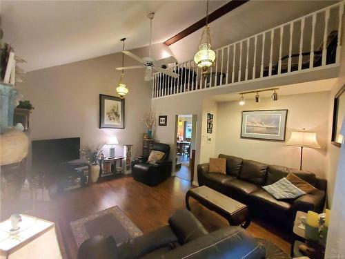 5162 Sooke Rd, Sooke, BC - Indoor Photo Showing Living Room