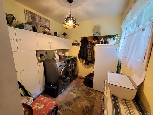 5162 Sooke Rd, Sooke, BC - Indoor Photo Showing Laundry Room