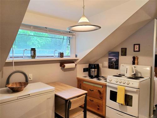 5162 Sooke Rd, Sooke, BC - Indoor Photo Showing Kitchen