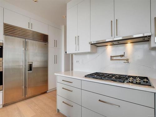 Phs1202-737 Humboldt St, Victoria, BC - Indoor Photo Showing Kitchen With Upgraded Kitchen