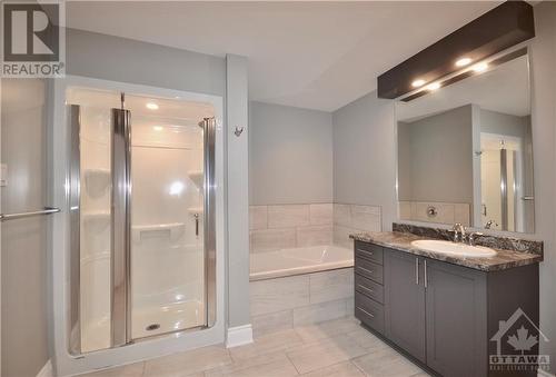 306 Masters Lane Unit#285, Rockland, ON - Indoor Photo Showing Bathroom