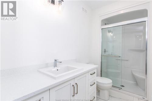 219 Runneymeade, Riverview, NB - Indoor Photo Showing Bathroom