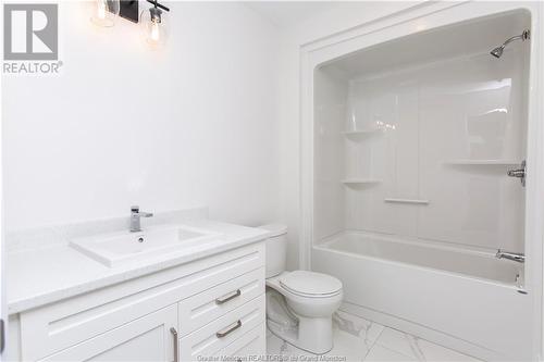 219 Runneymeade, Riverview, NB - Indoor Photo Showing Bathroom