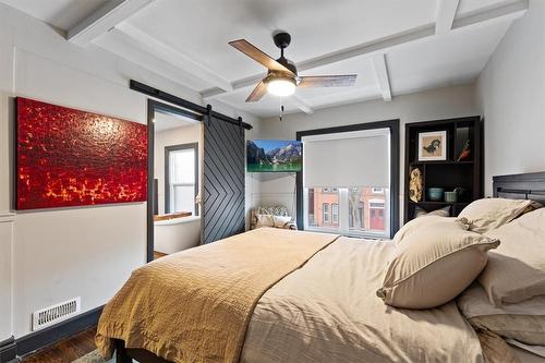 105 Grant Avenue, Hamilton, ON - Indoor Photo Showing Bedroom