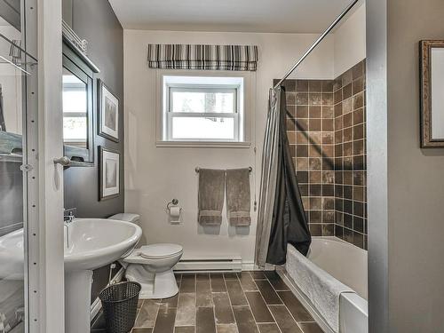 Bathroom - 97 Rue Des Merisiers, Saint-Sauveur, QC - Indoor Photo Showing Bathroom