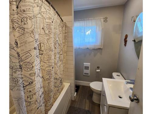 6224 Lugrin Rd, Port Alberni, BC - Indoor Photo Showing Bathroom