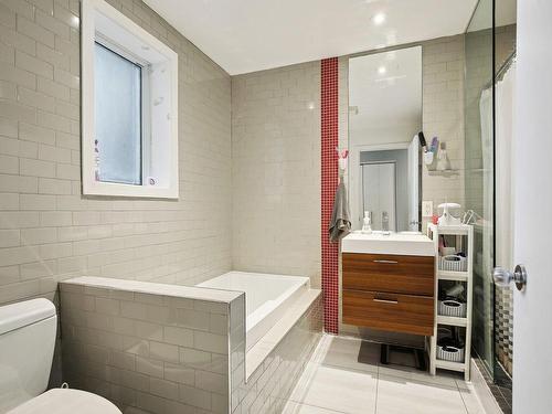 Bathroom - 2153 Rue Sherbrooke E., Montréal (Le Plateau-Mont-Royal), QC - Indoor Photo Showing Bathroom