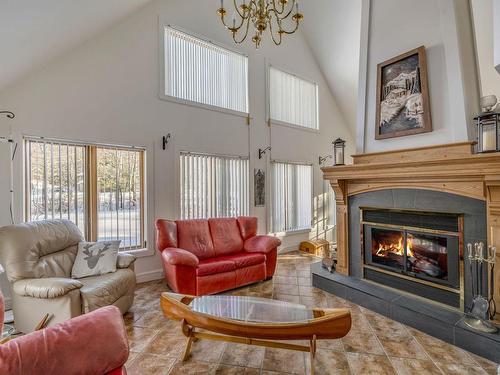 Salon - 492 Ch. Du Hibou, Stoneham-Et-Tewkesbury, QC - Indoor Photo Showing Living Room With Fireplace