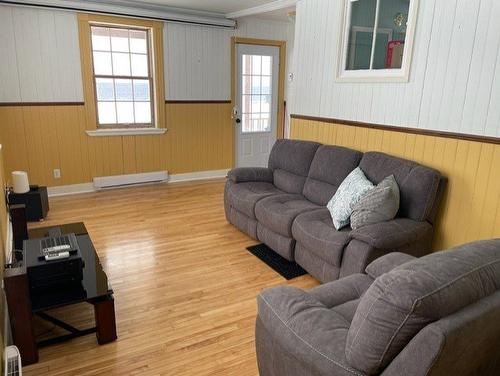 Salon - 586 Route 132 O., Percé, QC - Indoor Photo Showing Living Room