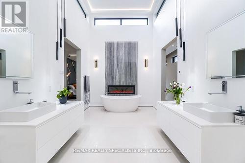 4490 Henderson Rd, Milton, ON - Indoor Photo Showing Bathroom