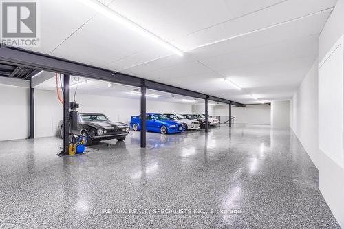 4490 Henderson Road, Milton, ON - Indoor Photo Showing Garage
