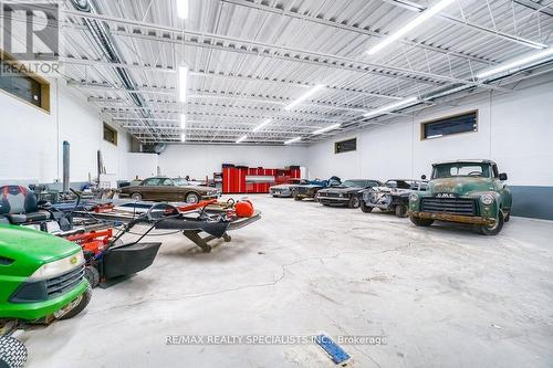 4490 Henderson Road, Milton, ON - Indoor Photo Showing Garage