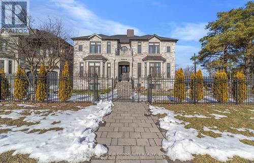 18 Parker Ave, Richmond Hill, ON - Outdoor