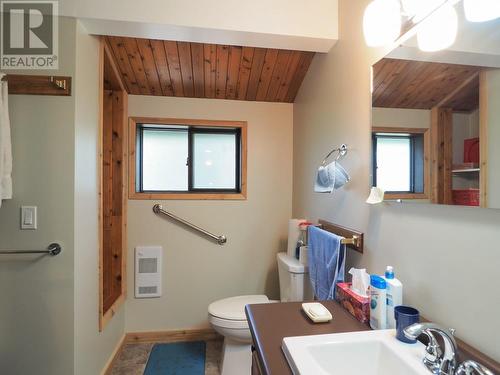 4862 Pierreroy Crescent, 108 Mile Ranch, BC - Indoor Photo Showing Bathroom