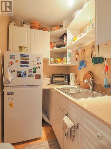 4862 Pierreroy Crescent, 108 Mile Ranch, BC - Indoor Photo Showing Kitchen