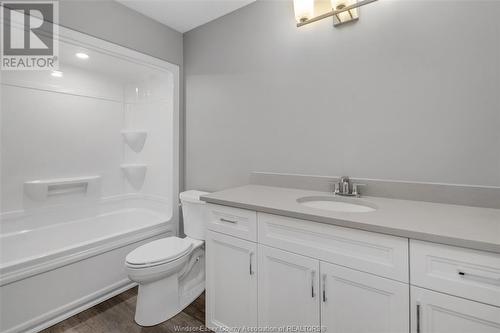 45 Belleview, Kingsville, ON - Indoor Photo Showing Bathroom