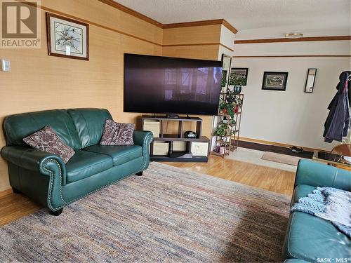721 Toothill Street, Regina, SK - Indoor Photo Showing Living Room