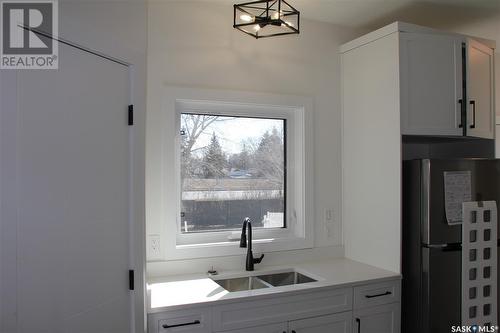 67 Cooper Crescent, Regina, SK - Indoor Photo Showing Kitchen With Double Sink