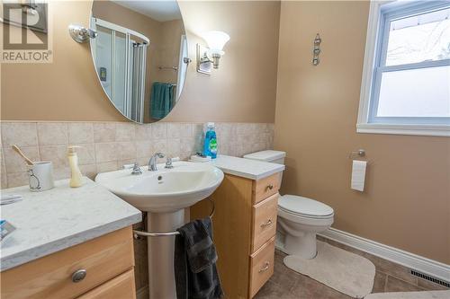 1610 Grant Avenue, Cornwall, ON - Indoor Photo Showing Bathroom