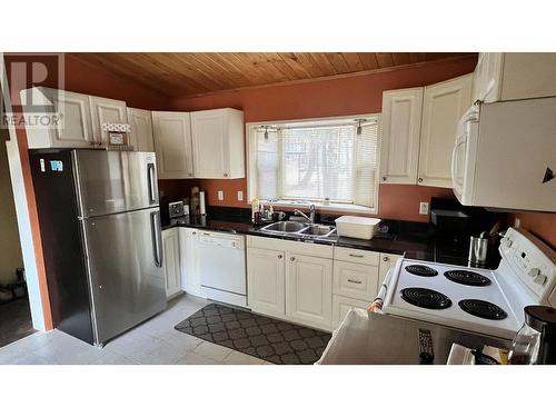 3024 Keldon Road, Lac La Hache, BC - Indoor Photo Showing Kitchen With Double Sink