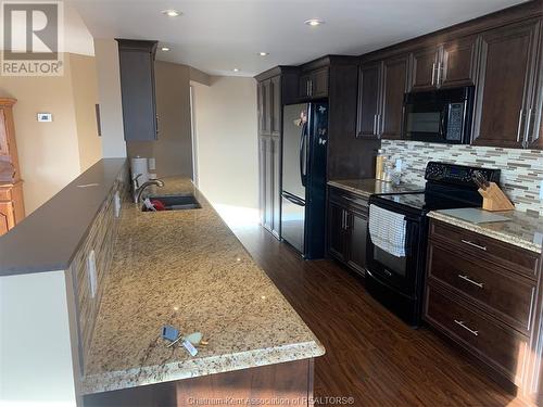 10 Van Allen Avenue Suite 803 Unit# 803, Chatham, ON - Indoor Photo Showing Kitchen With Upgraded Kitchen