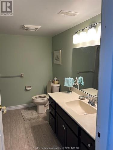 10 Van Allen Avenue Suite 803 Unit# 803, Chatham, ON - Indoor Photo Showing Bathroom
