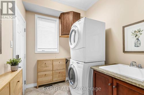 906 Fung Place, Kitchener, ON - Indoor Photo Showing Laundry Room