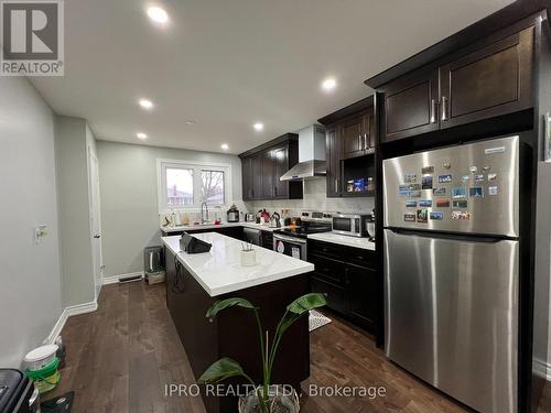 9 Kennedy Ave, St. Catharines, ON - Indoor Photo Showing Kitchen With Stainless Steel Kitchen With Upgraded Kitchen