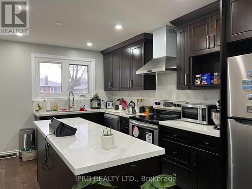 9 Kennedy Ave, St. Catharines, ON - Indoor Photo Showing Kitchen With Stainless Steel Kitchen With Double Sink With Upgraded Kitchen