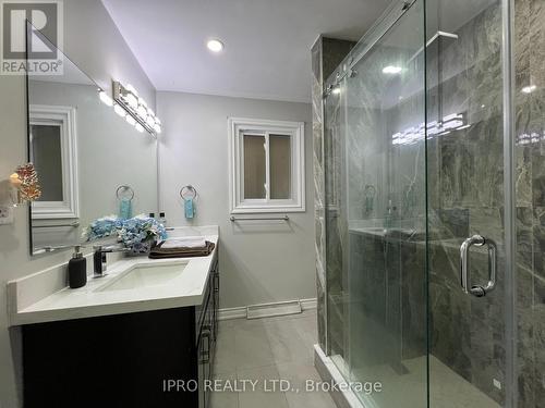 9 Kennedy Ave, St. Catharines, ON - Indoor Photo Showing Bathroom